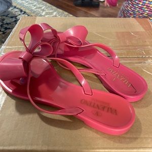 Valentino Garavani Alelier Rubber Bow Accents Slides. Color: Pink, Size: 37 (7)